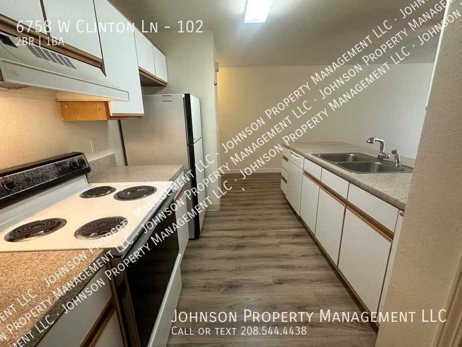 6758 W Clinton Ln #102 - Photo 4 of 12