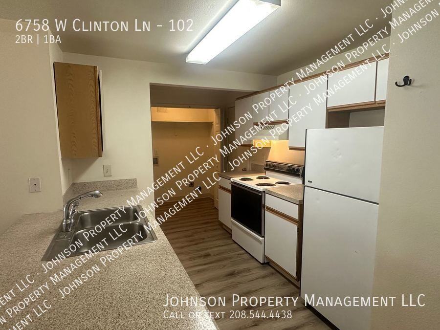 6758 W Clinton Ln #102 - Photo 5 of 12
