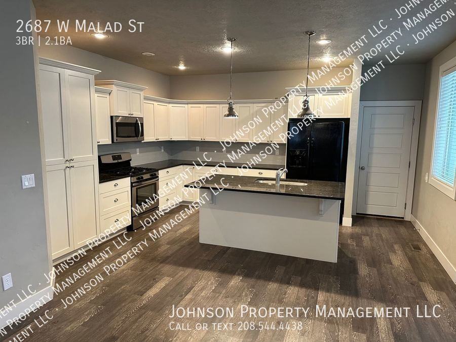 2687 W Malad St - Photo 4 of 18