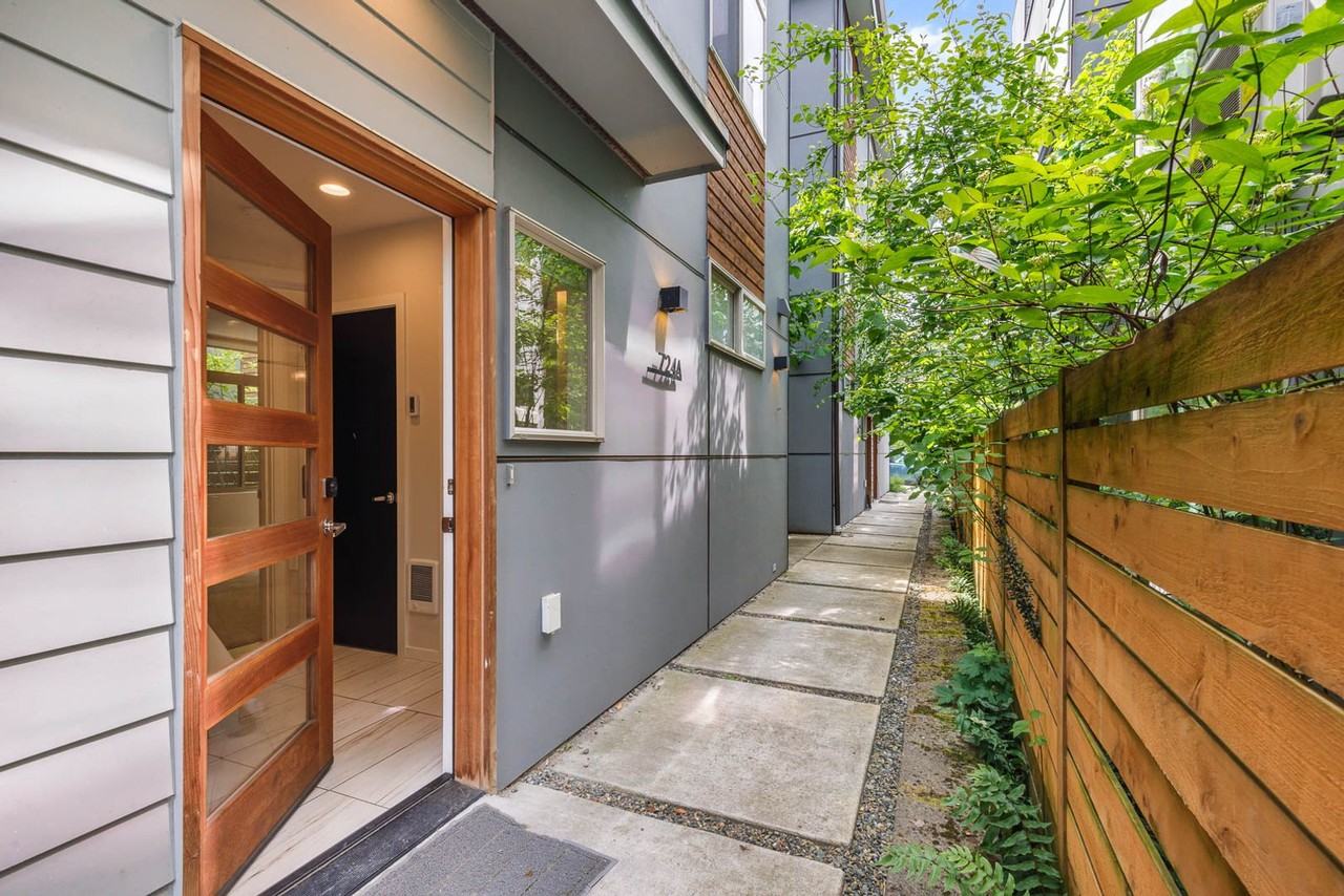 724A Martin Luther King Jr Way - Photo 2 of 17