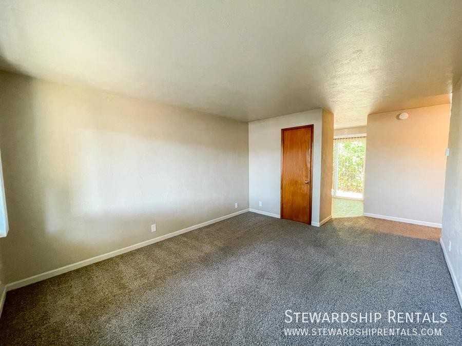 880 W 6th Ave #1 - Photo 2 of 17