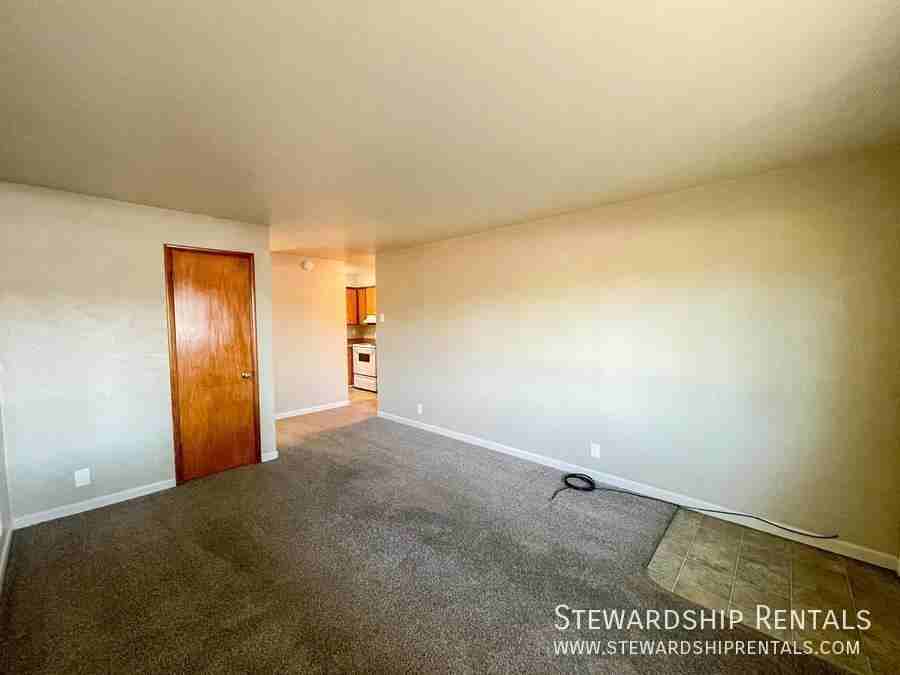 880 W 6th Ave #1 - Photo 3 of 17