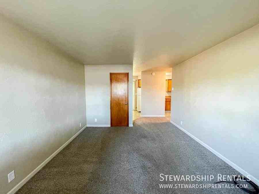 880 W 6th Ave #1 - Photo 4 of 17