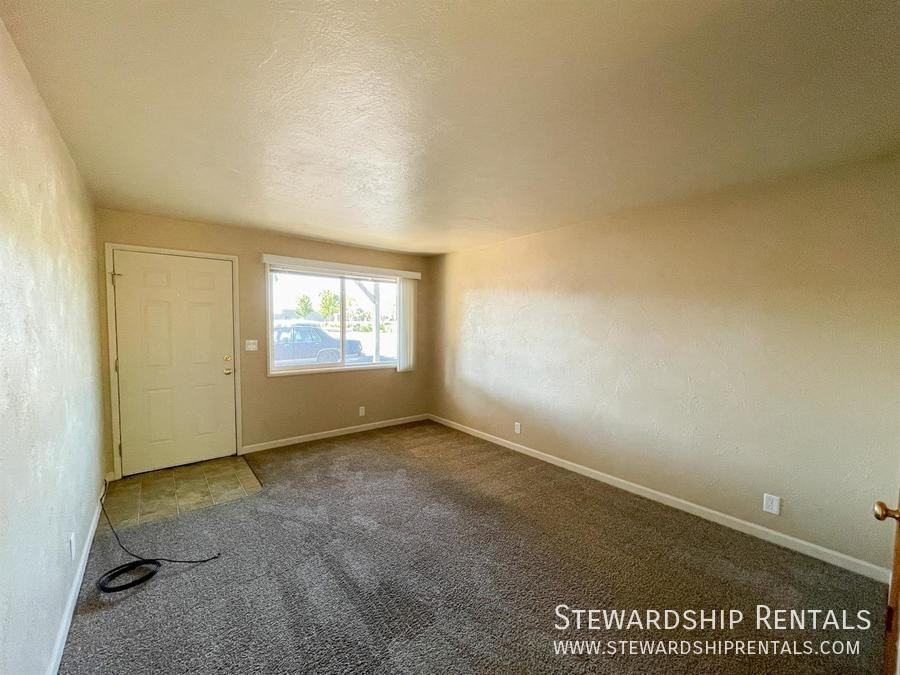 880 W 6th Ave #1 - Photo 5 of 17