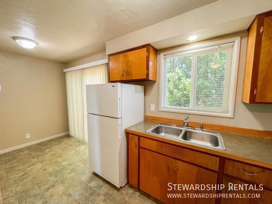880 W 6th Ave #1 - Photo 6 of 17