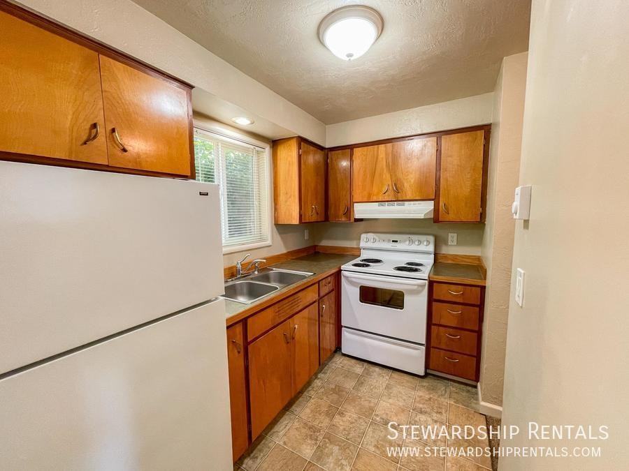 880 W 6th Ave #1 - Photo 7 of 17