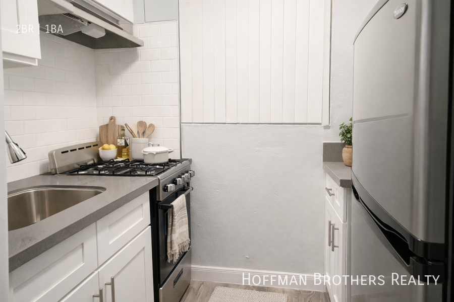 8420 Crenshaw Dr - Photo 4 of 8
