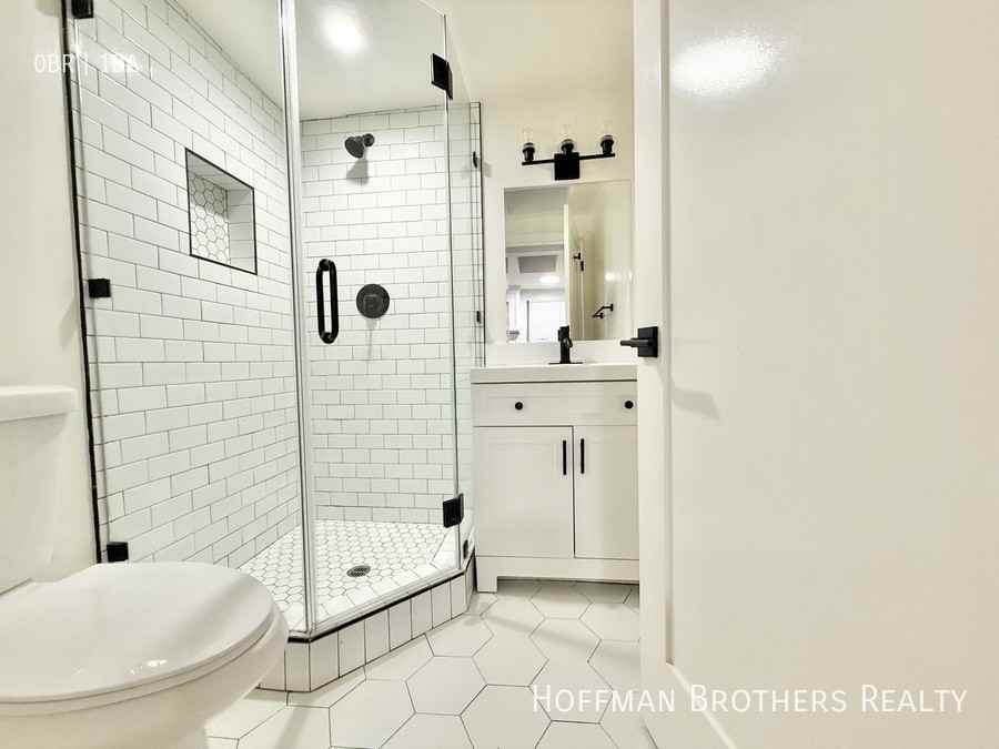 6223 W 6th St #1-2 - Photo 4 of 5