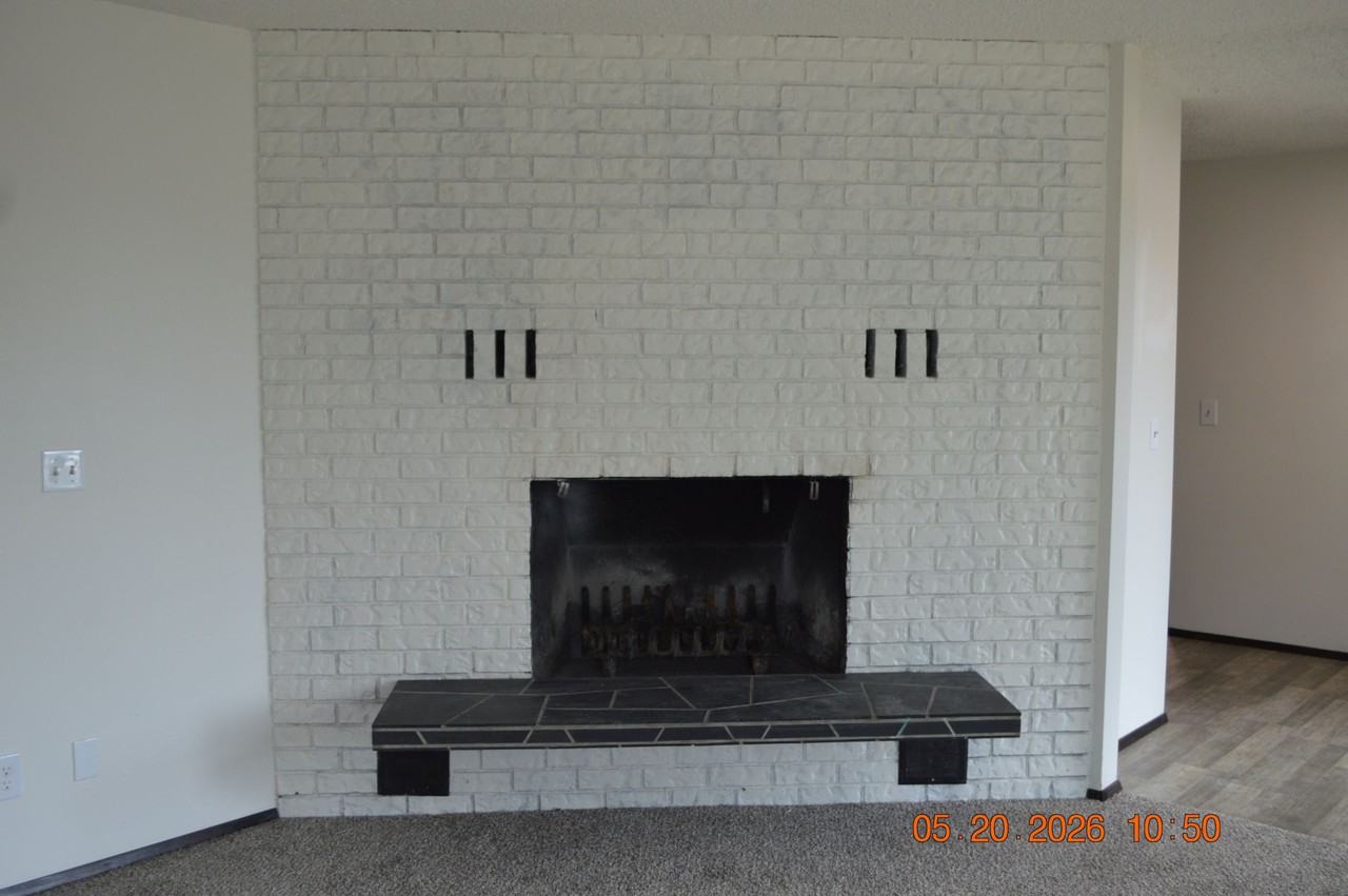 215 Sw 3rd St #1 - Photo 4 of 16