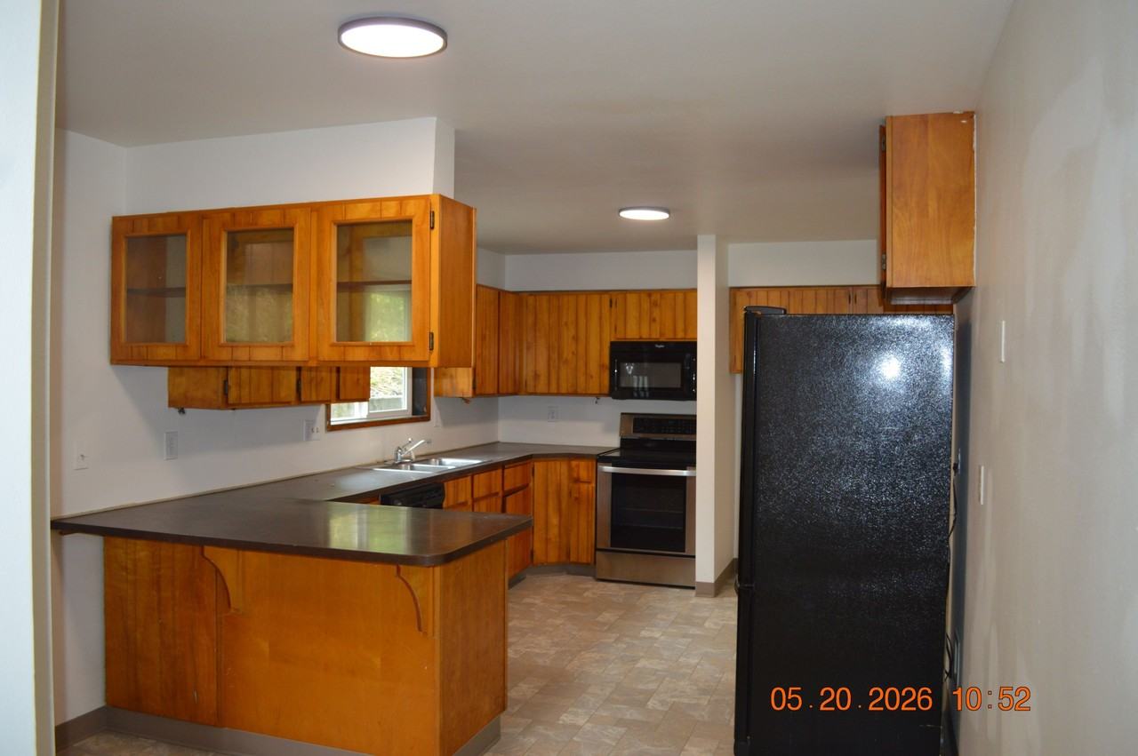 215 Sw 3rd St #1 - Photo 7 of 16