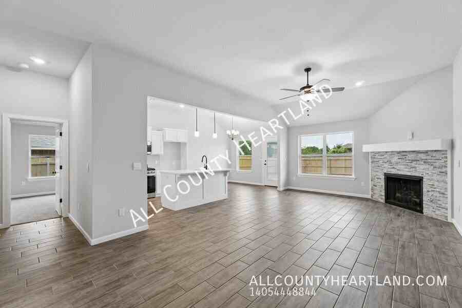 1017 Redwood Creek Dr - Photo 2 of 13