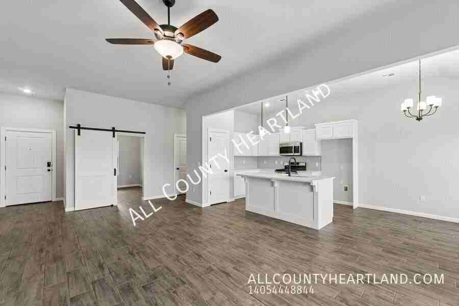 1017 Redwood Creek Dr - Photo 3 of 13