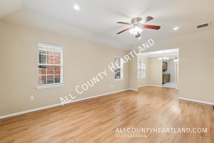2109 Nw 31st St - Photo 2 of 10