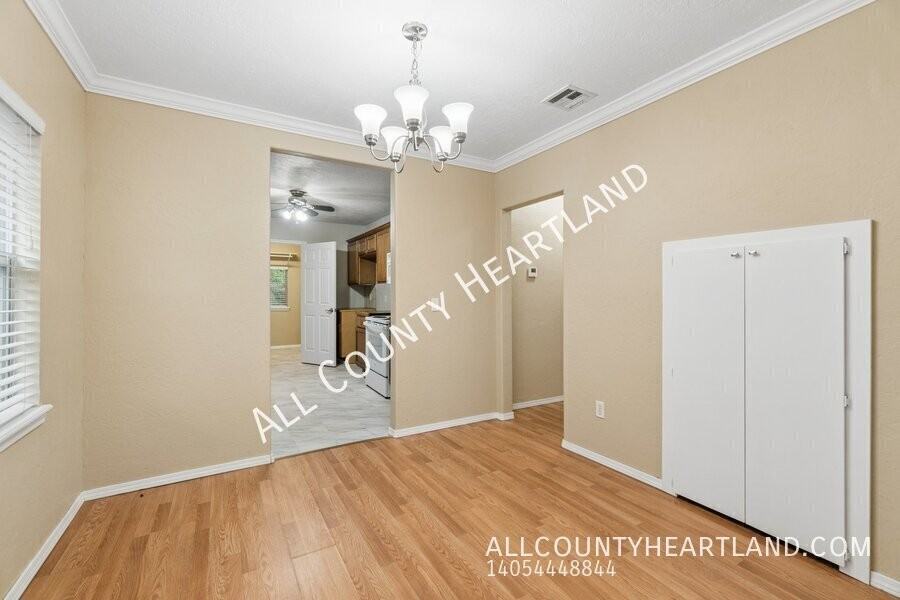 2109 Nw 31st St - Photo 4 of 10