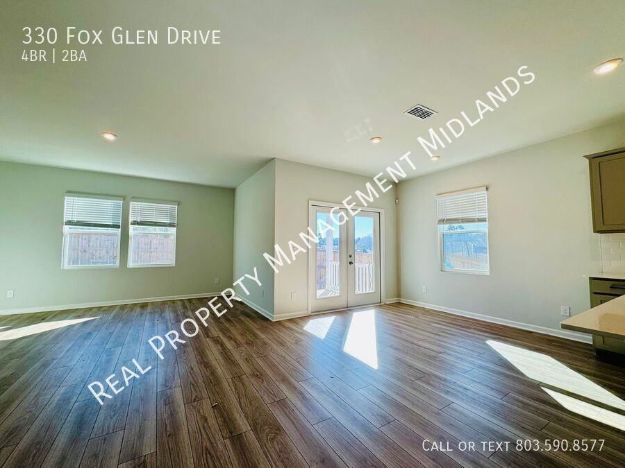 330 Fox Glen Dr - Photo 5 of 16