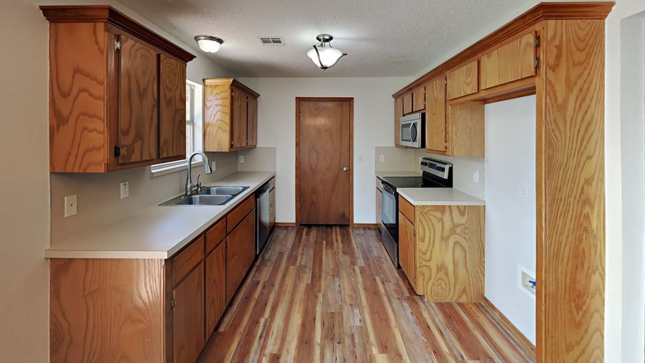 12408 Sw 12th St - Photo 7 of 17