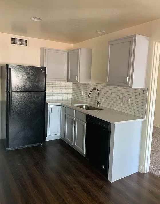 1474 E Hedrick Dr #1 - Photo 6 of 23