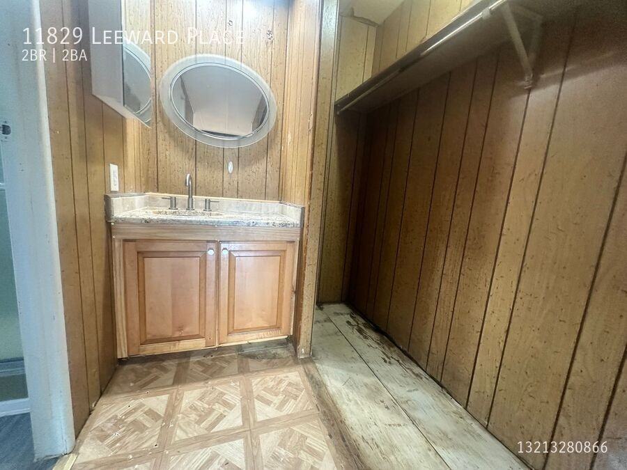 11829 Leeward Pl - Photo 4 of 9