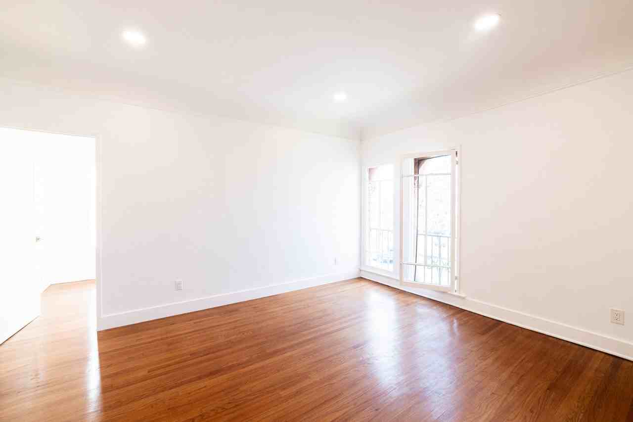 242 S Sycamore Ave #1-2 - Photo 3 of 37