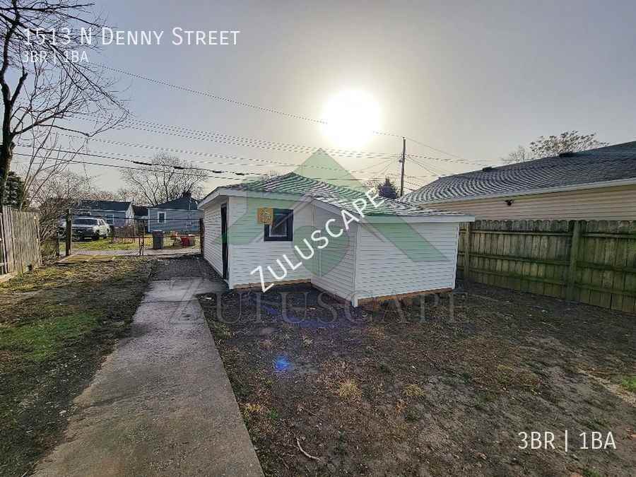 1513 N Denny St - Photo 4 of 17