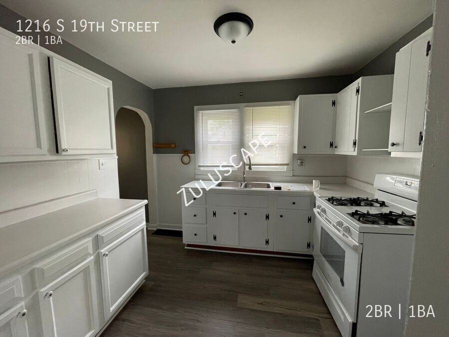 1216 S 19th St - Photo 5 of 9
