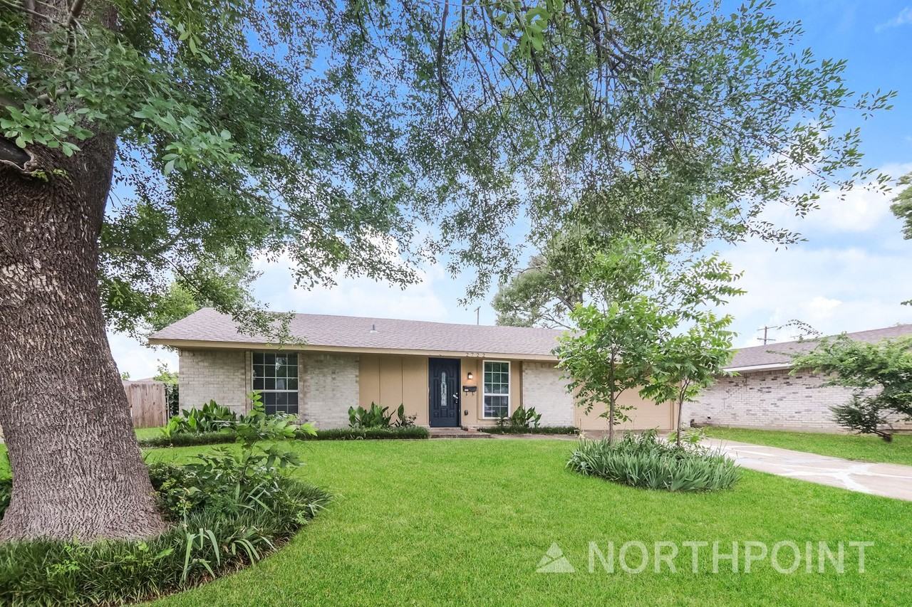 2722 Spiceberry Ln - Photo 2 of 16