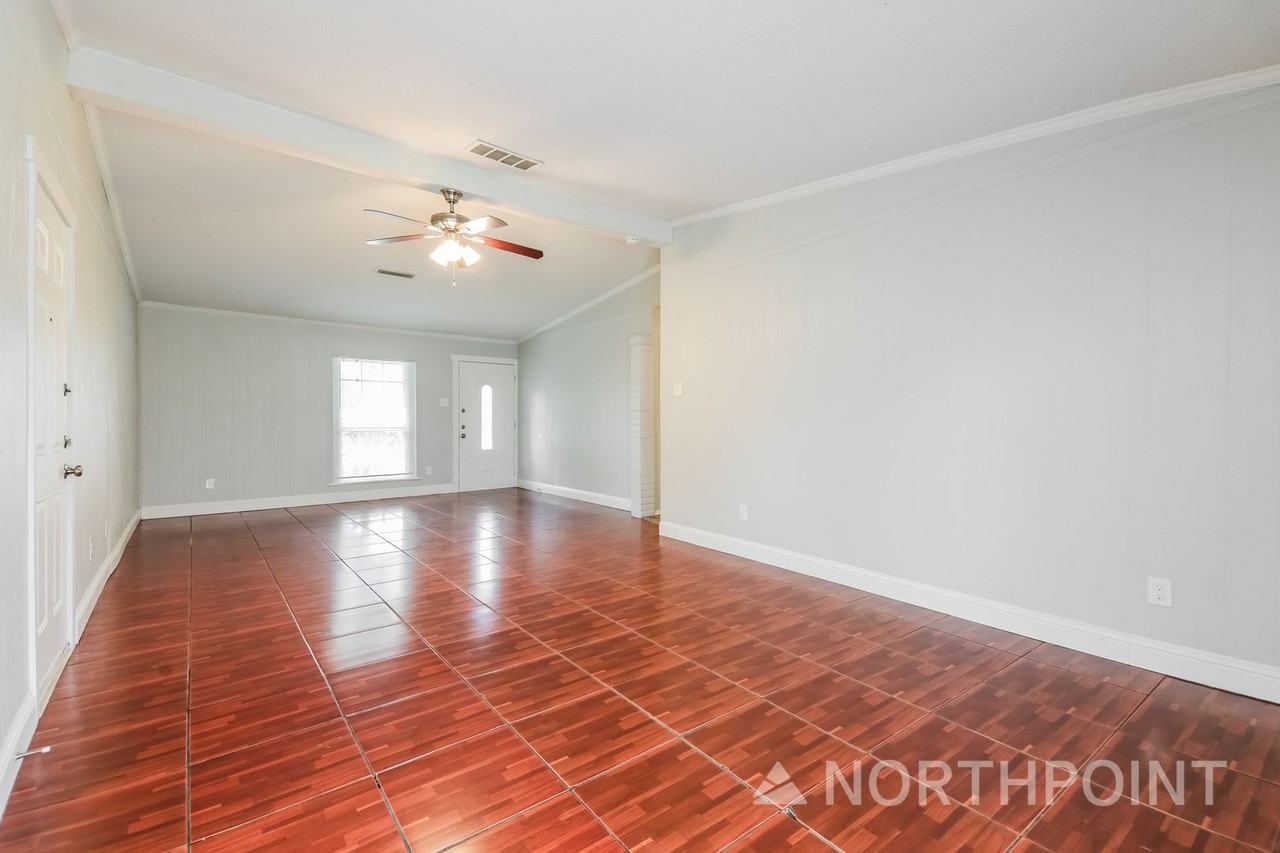 2722 Spiceberry Ln - Photo 7 of 16