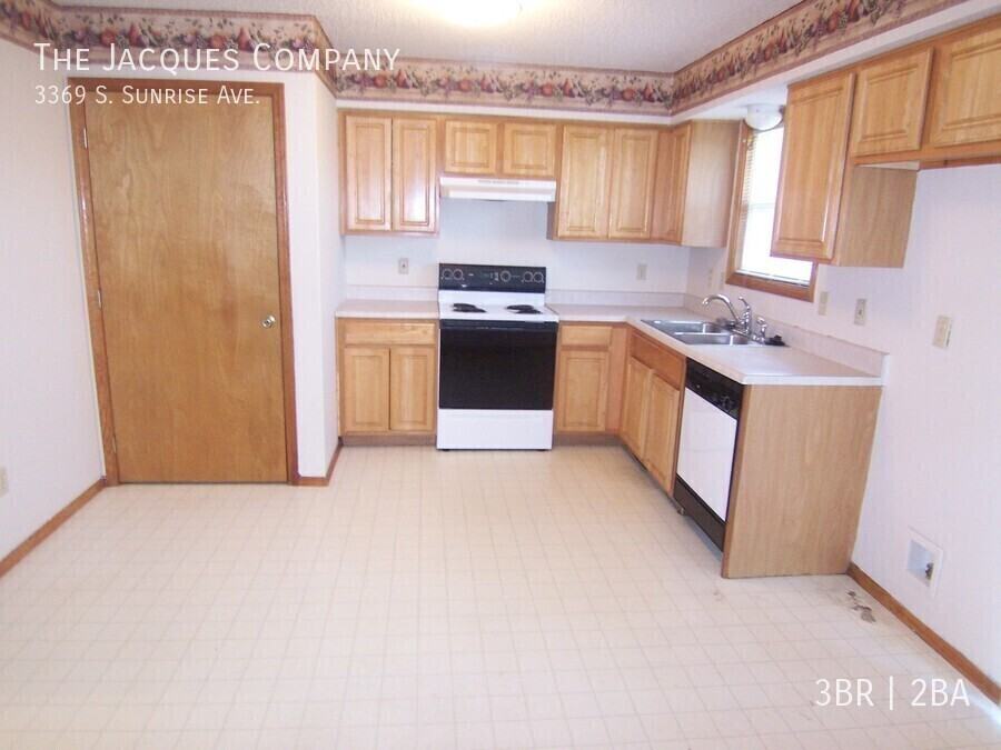 3369 S Sunrise Ave - Photo 3 of 11