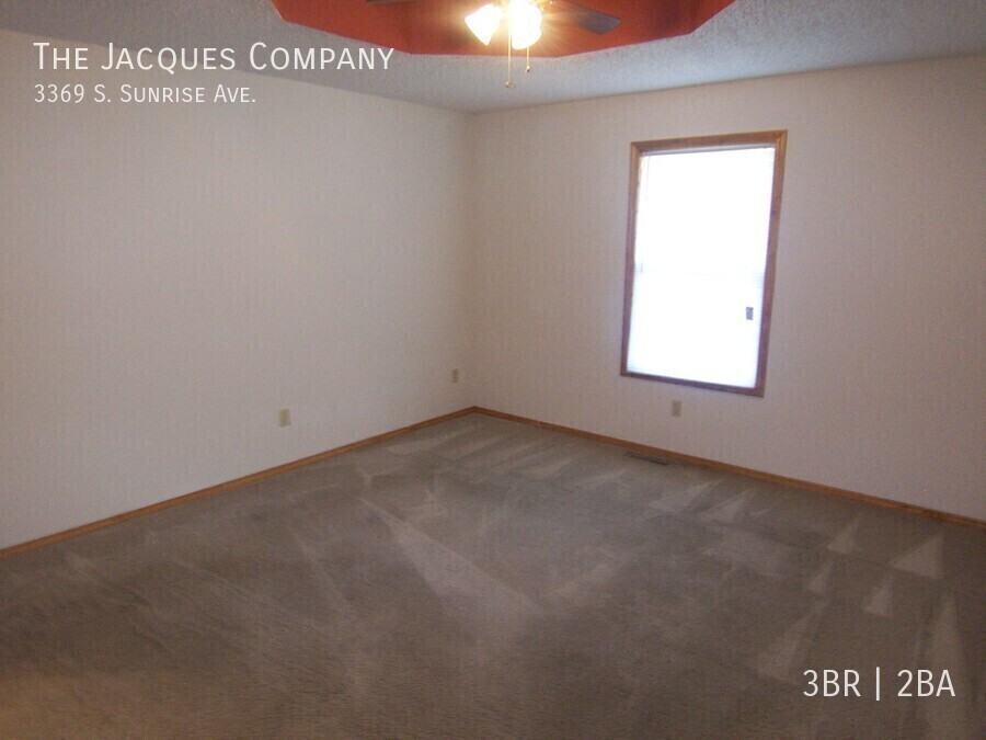3369 S Sunrise Ave - Photo 4 of 11