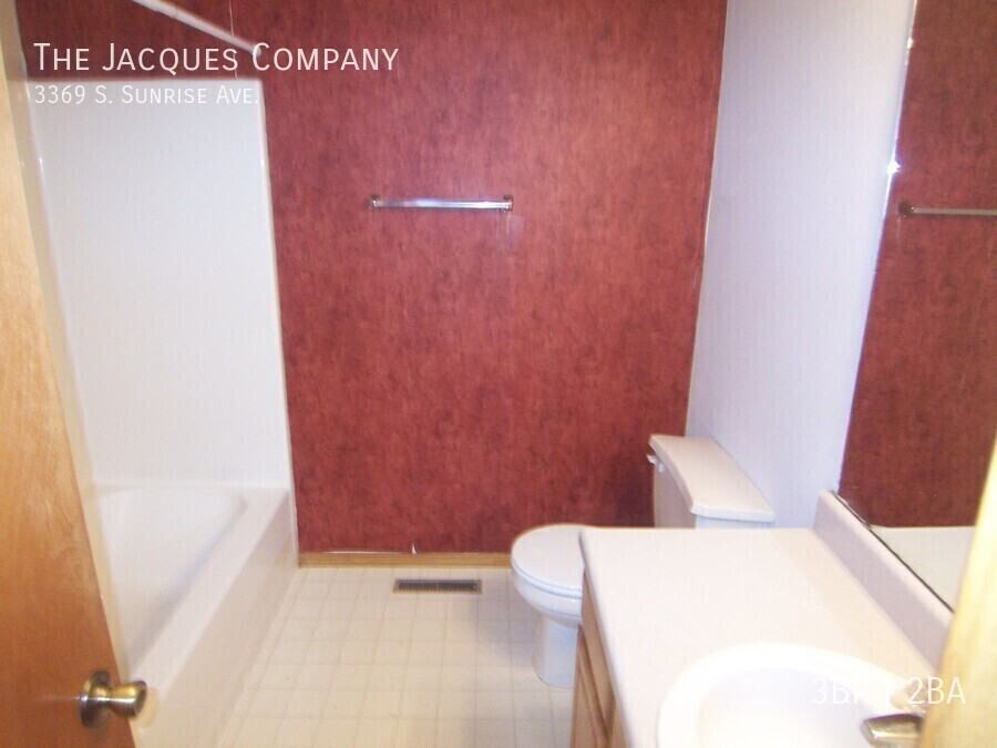 3369 S Sunrise Ave - Photo 5 of 11