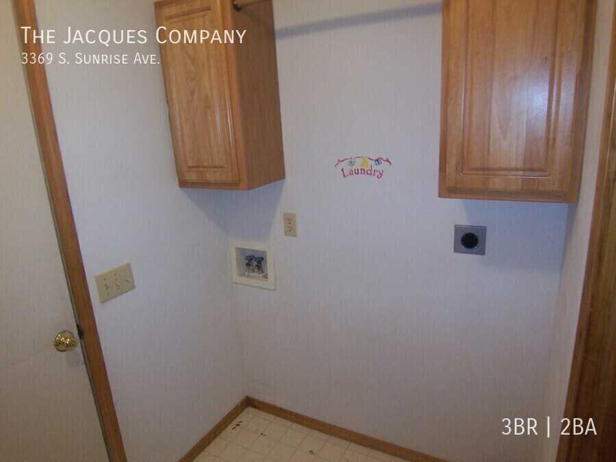 3369 S Sunrise Ave - Photo 6 of 11