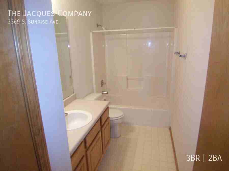 3369 S Sunrise Ave - Photo 7 of 11