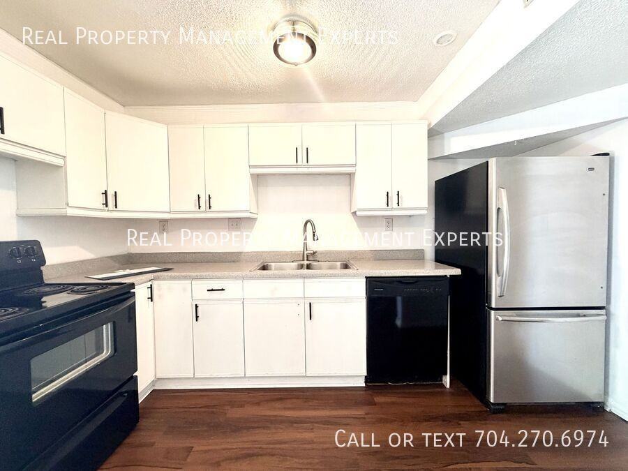 414 W 8th St - Photo 2 of 15