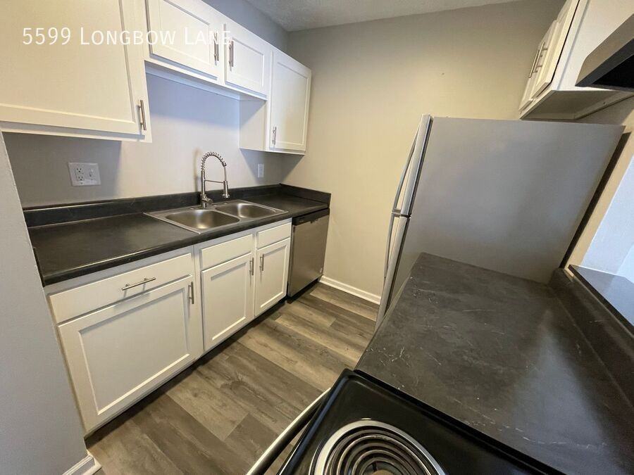 5599 Longbow Ln - Photo 3 of 21