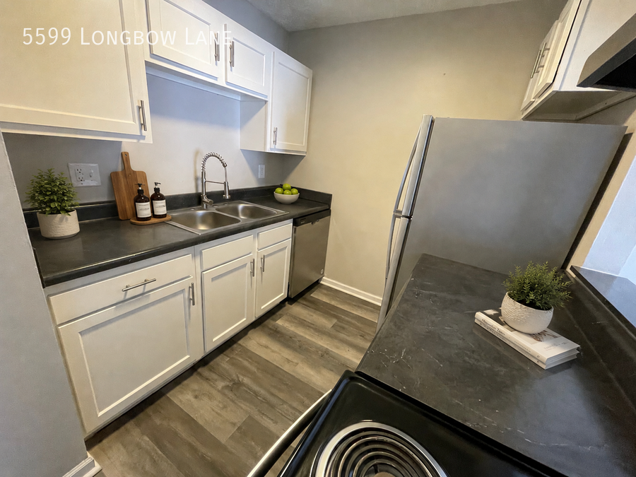 5599 Longbow Ln - Photo 4 of 21