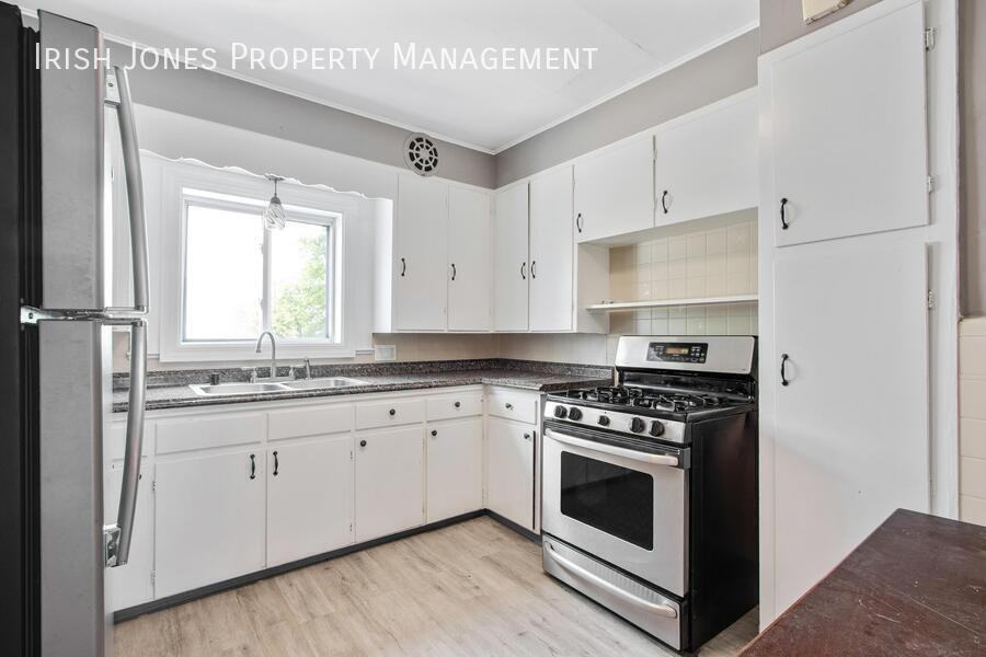 2518 Delaware Ave - Photo 2 of 18