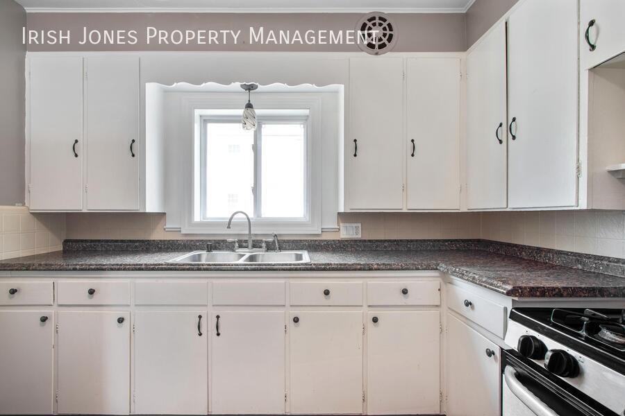 2518 Delaware Ave - Photo 4 of 18