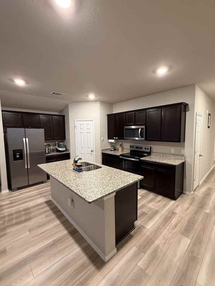 146 Ellenora Dr - Photo 3 of 7