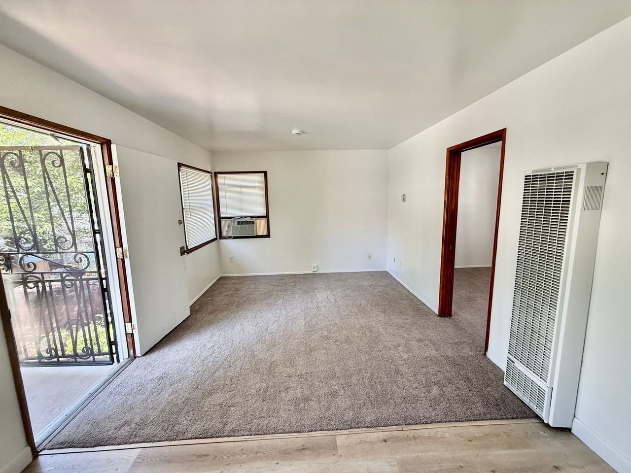 1023 S Victoria Ave Apt C - Photo 5 of 15