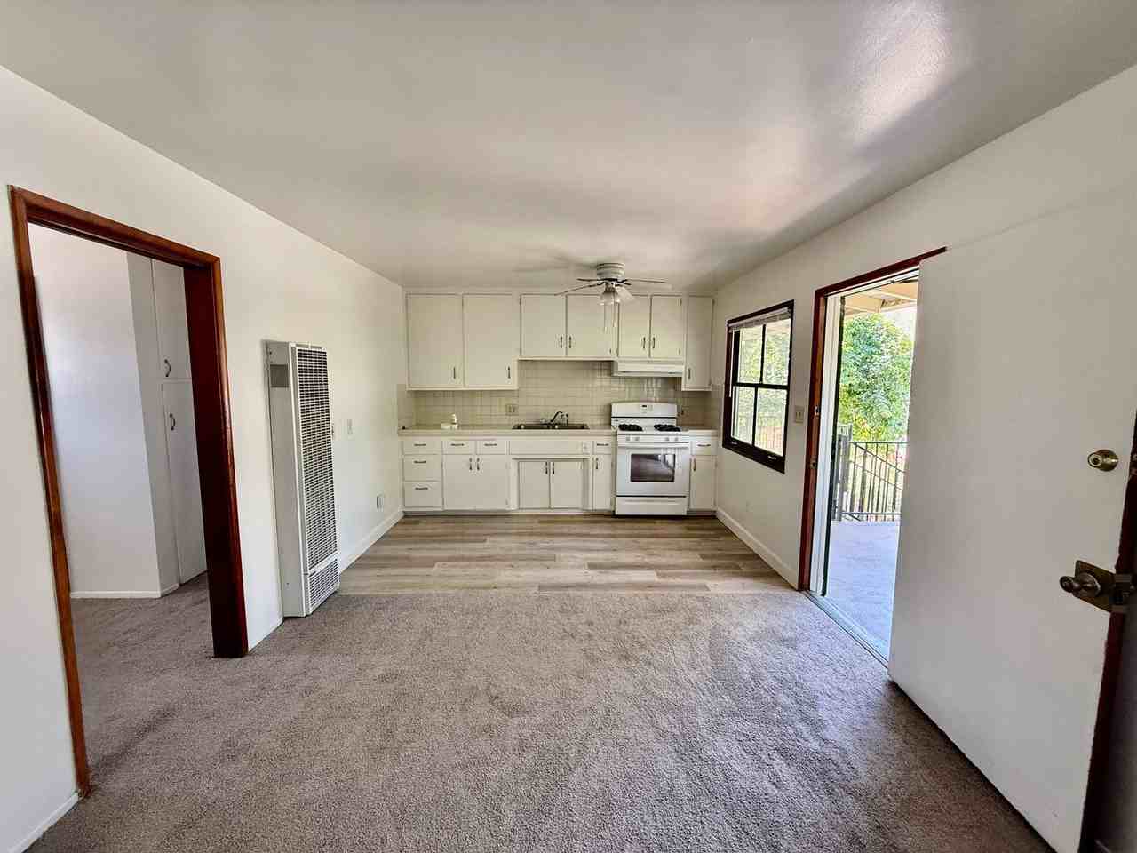 1023 S Victoria Ave Apt C - Photo 4 of 15
