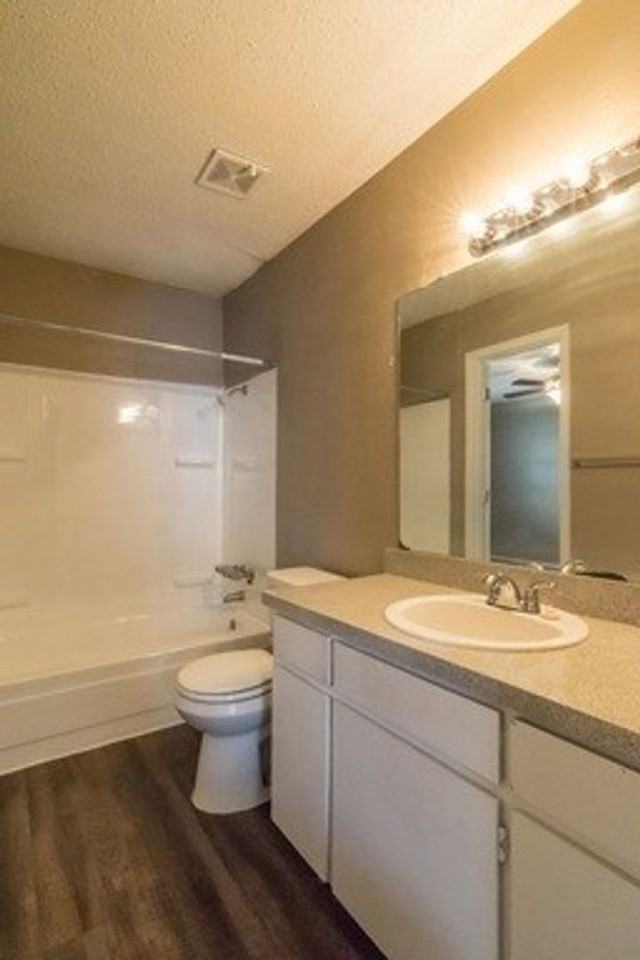 5121 Donnelly Ave - Photo 3 of 16