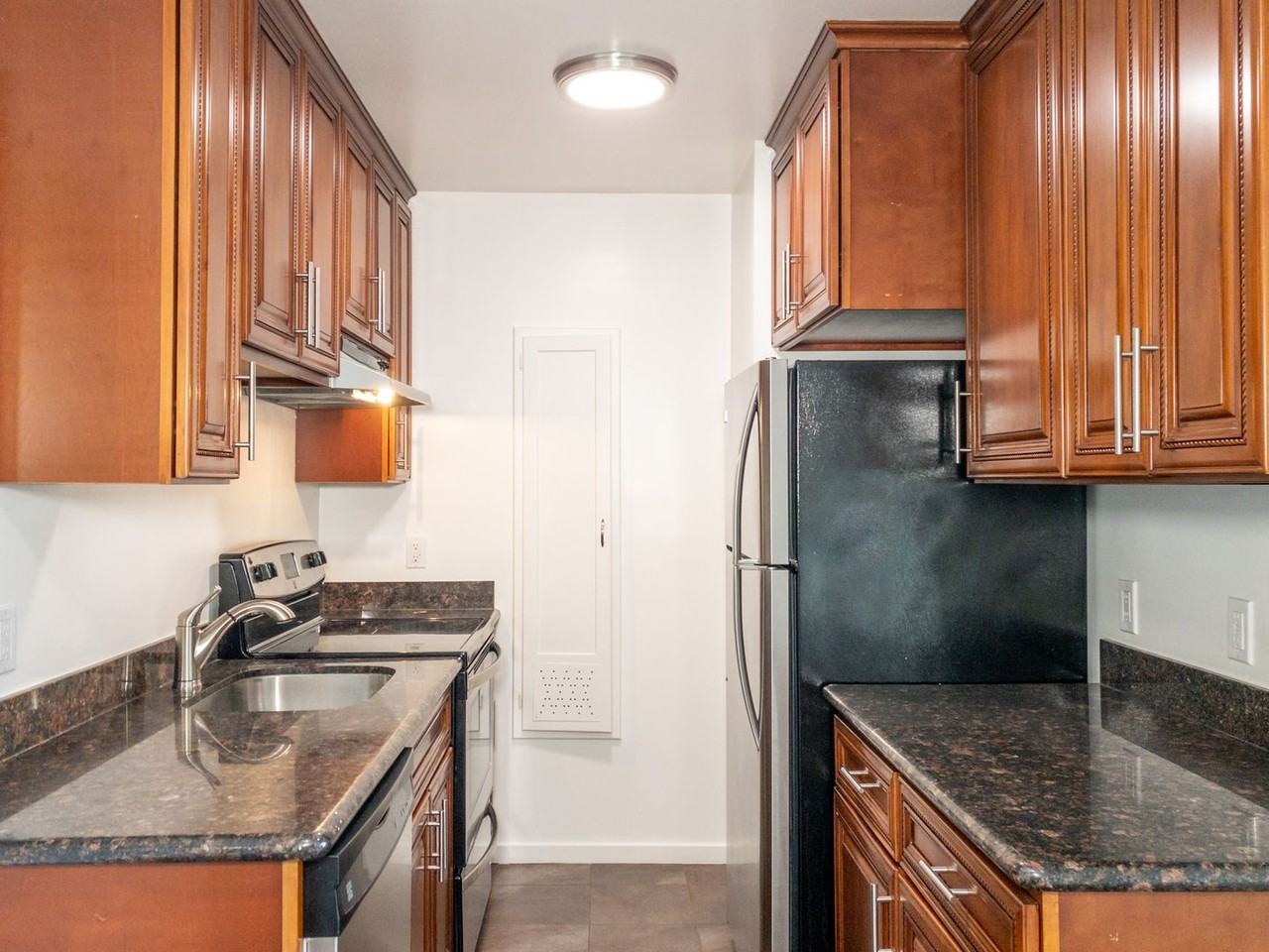 321 Valley St - Photo 7 of 23