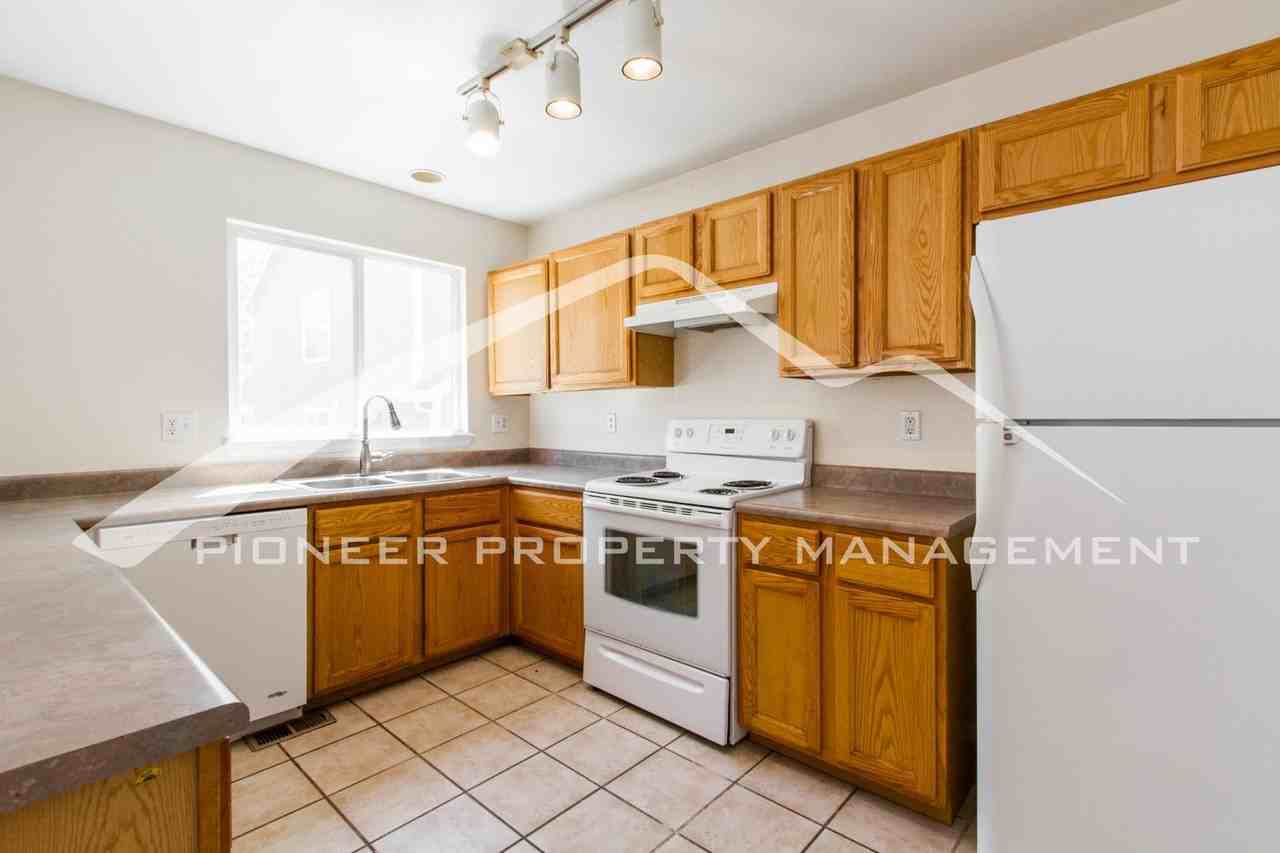 8488 Kalamath Ct - Photo 6 of 16