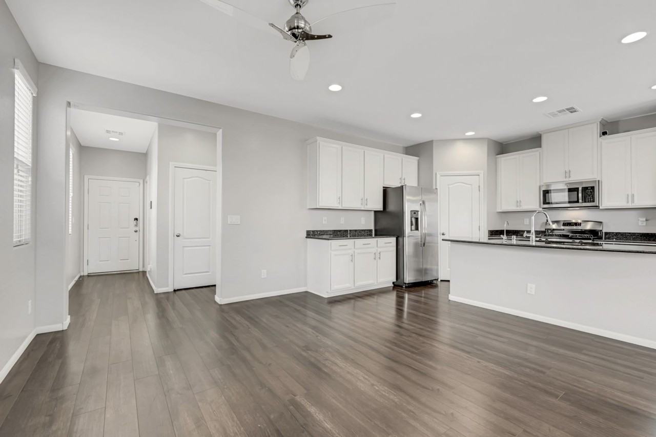 10769 Brewster Bay St - Photo 3 of 17