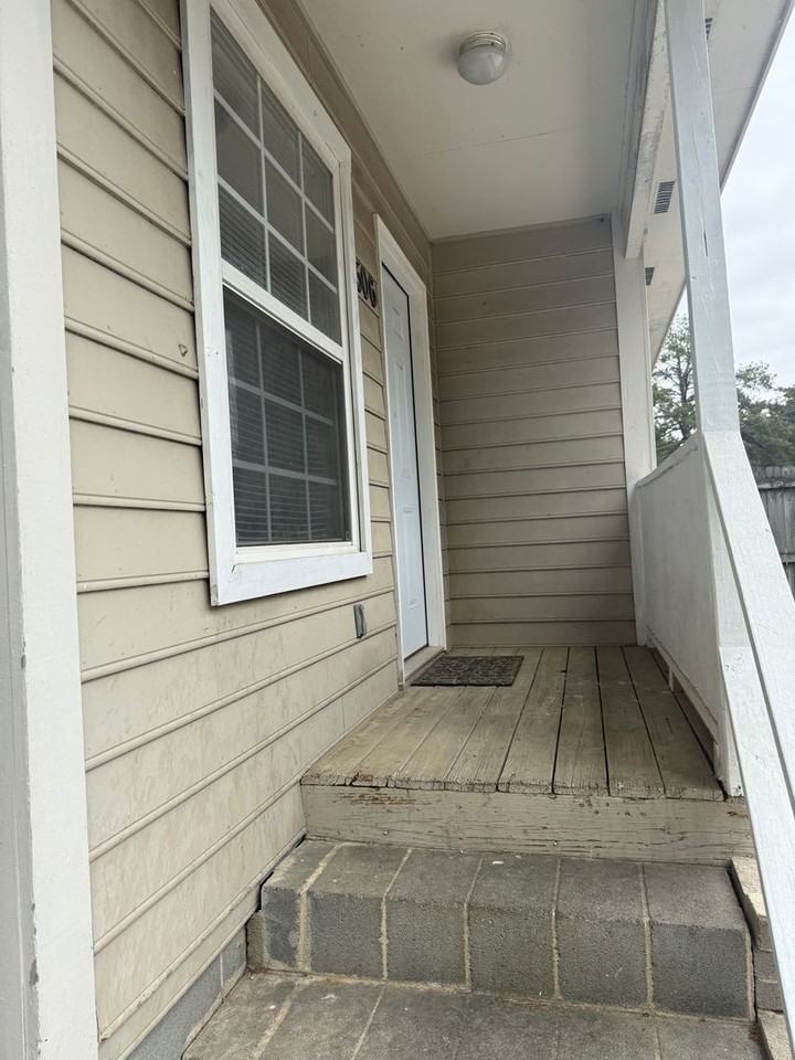 506 Wall St - Photo 2 of 9