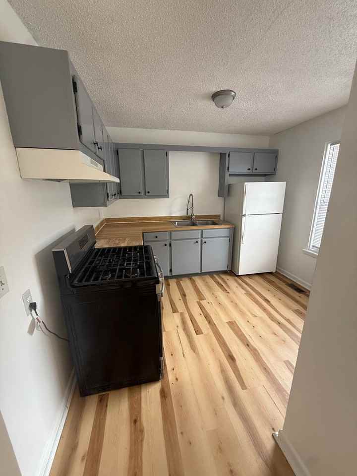 506 Wall St - Photo 4 of 9
