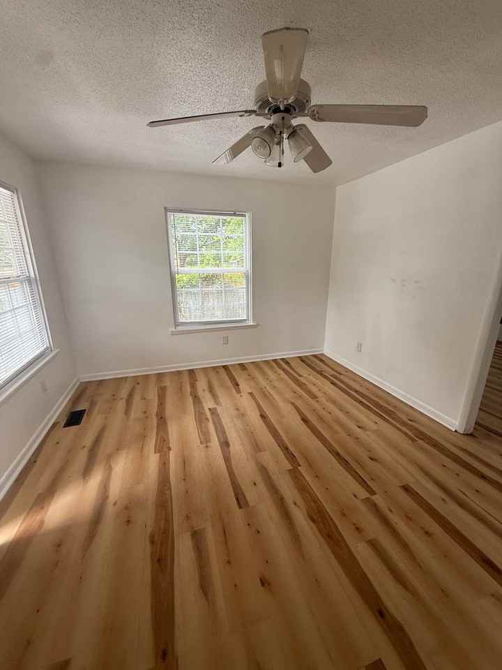 506 Wall St - Photo 5 of 9