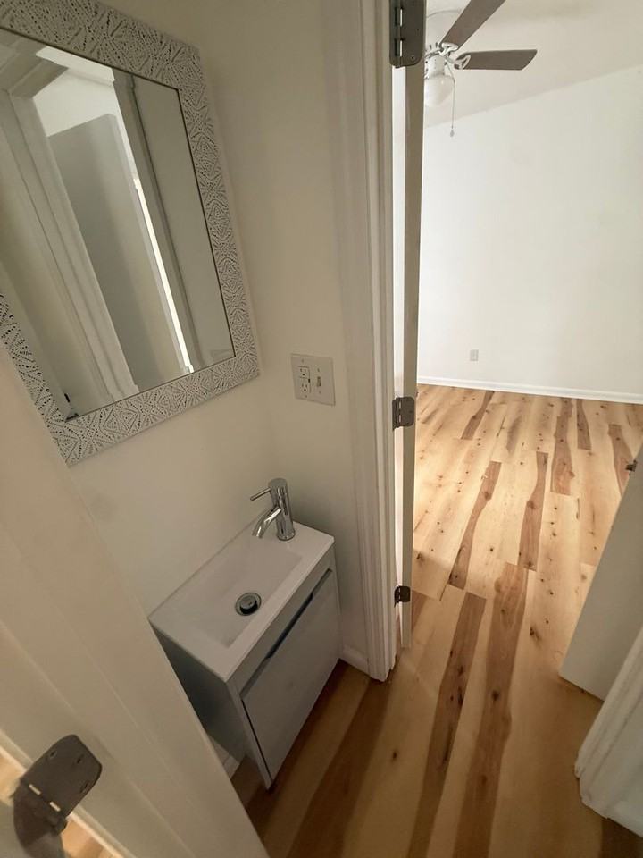 506 Wall St - Photo 7 of 9
