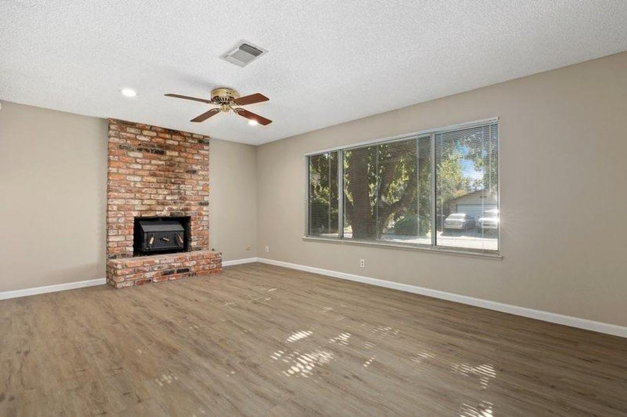 1620 Monarch Ln - Photo 3 of 7
