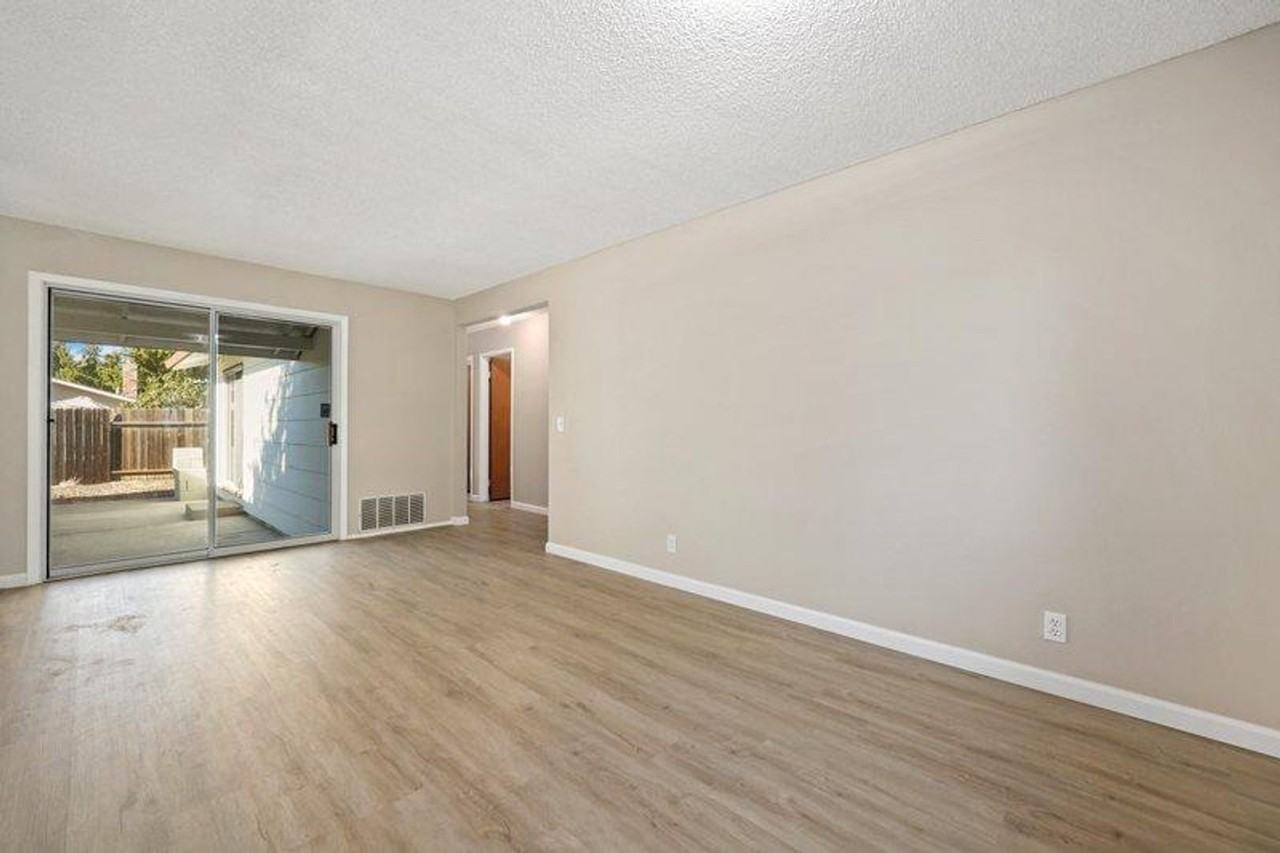 1620 Monarch Ln - Photo 4 of 7